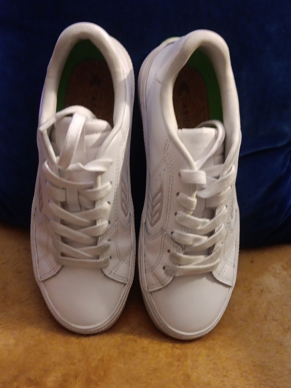 Cariuma White Low-Top Sneakers with Green Insole